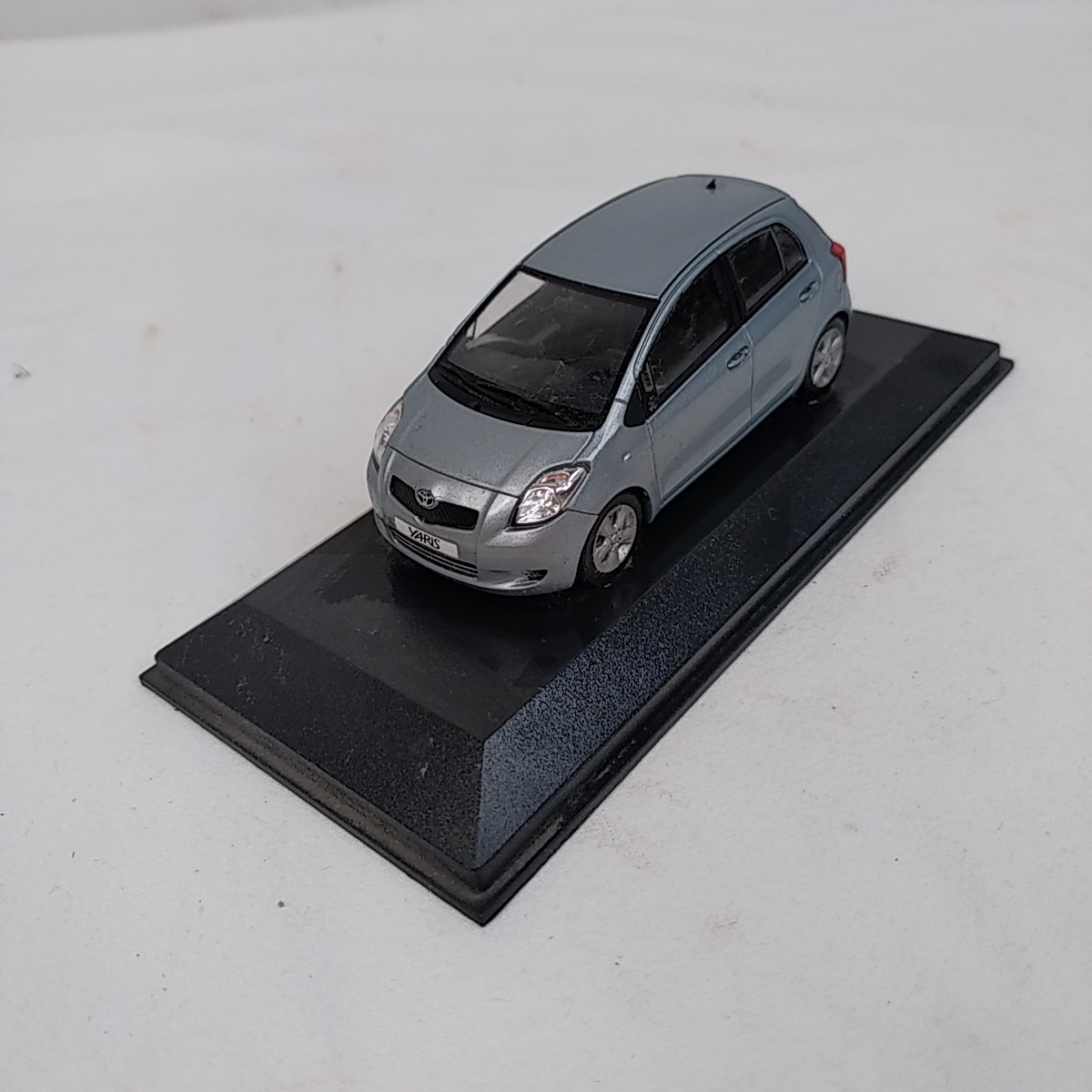 Voiture miniature Toyota Yaris - Minichamps État correct - Vue 3 - 
